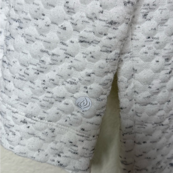 Cozy White Textured Women's Sweatshirt Crop Size Small White/Gray - Picture 2 of 4